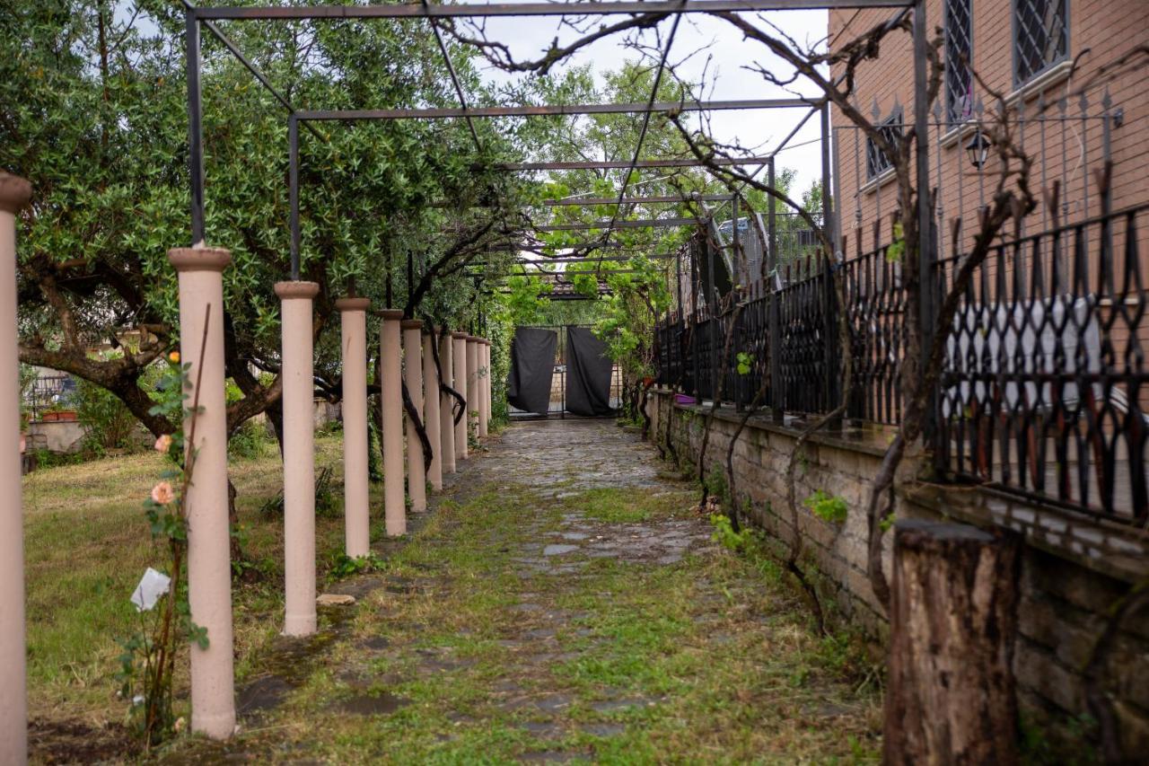 Suite Gli Ulivi Colonna Exterior photo